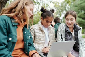 kids listening to e-learning voice over actors