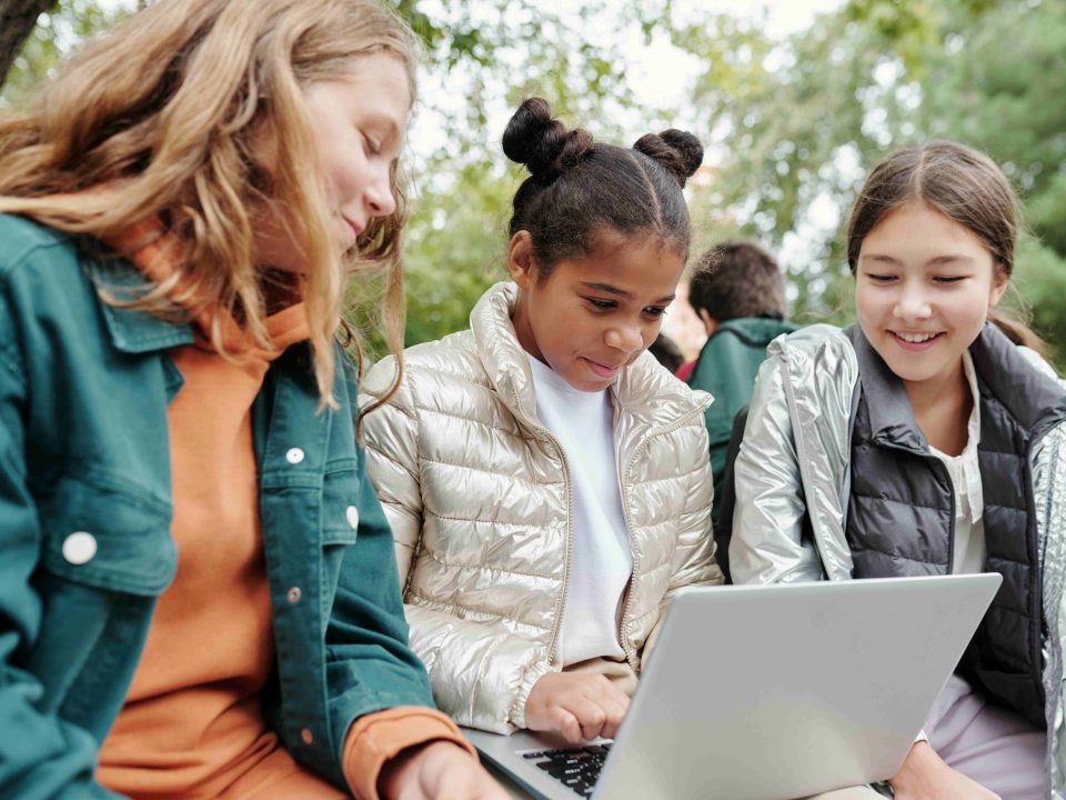 kids listening to e-learning voice over actors